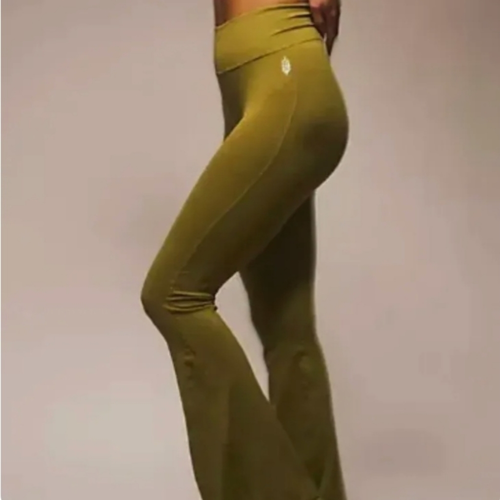 *NEW* FP Good Karma Flare leggings Size M/L